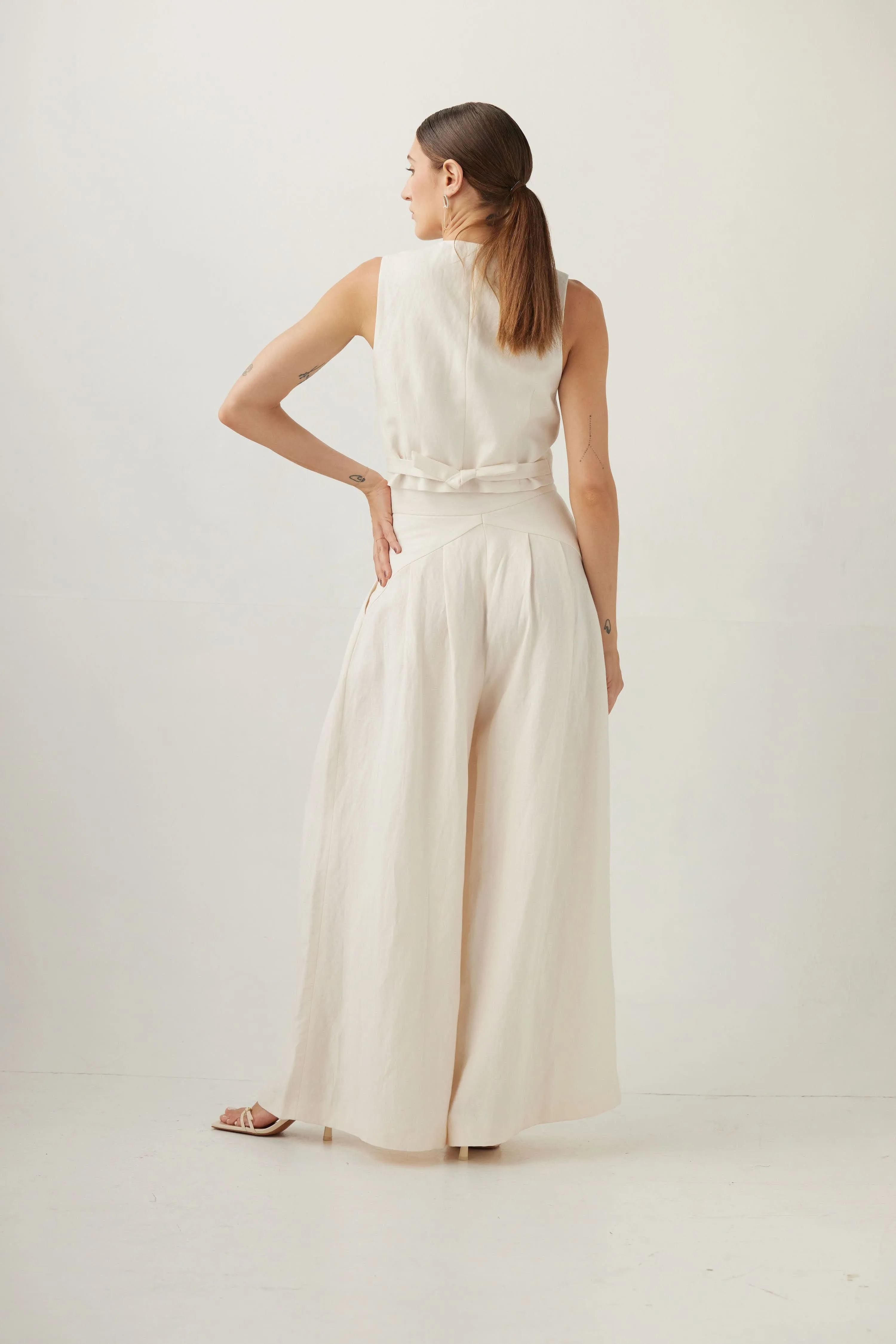 Diane Vest in Linen Blend