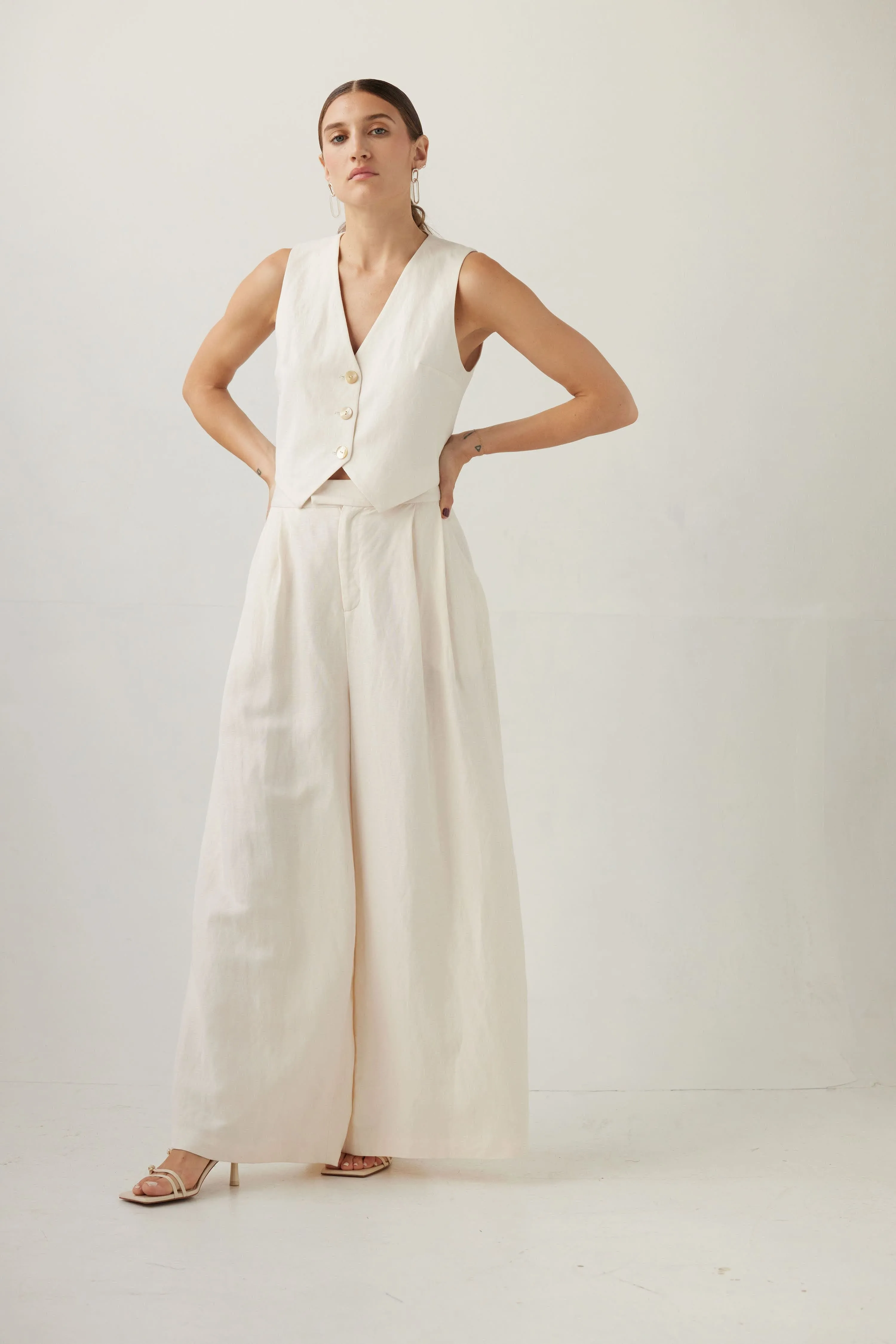Diane Vest in Linen Blend