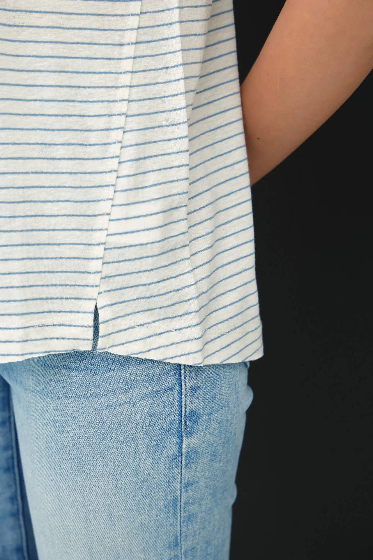 SHORT SLEEVE ROUND NECK STRIPED RELAXED TEE