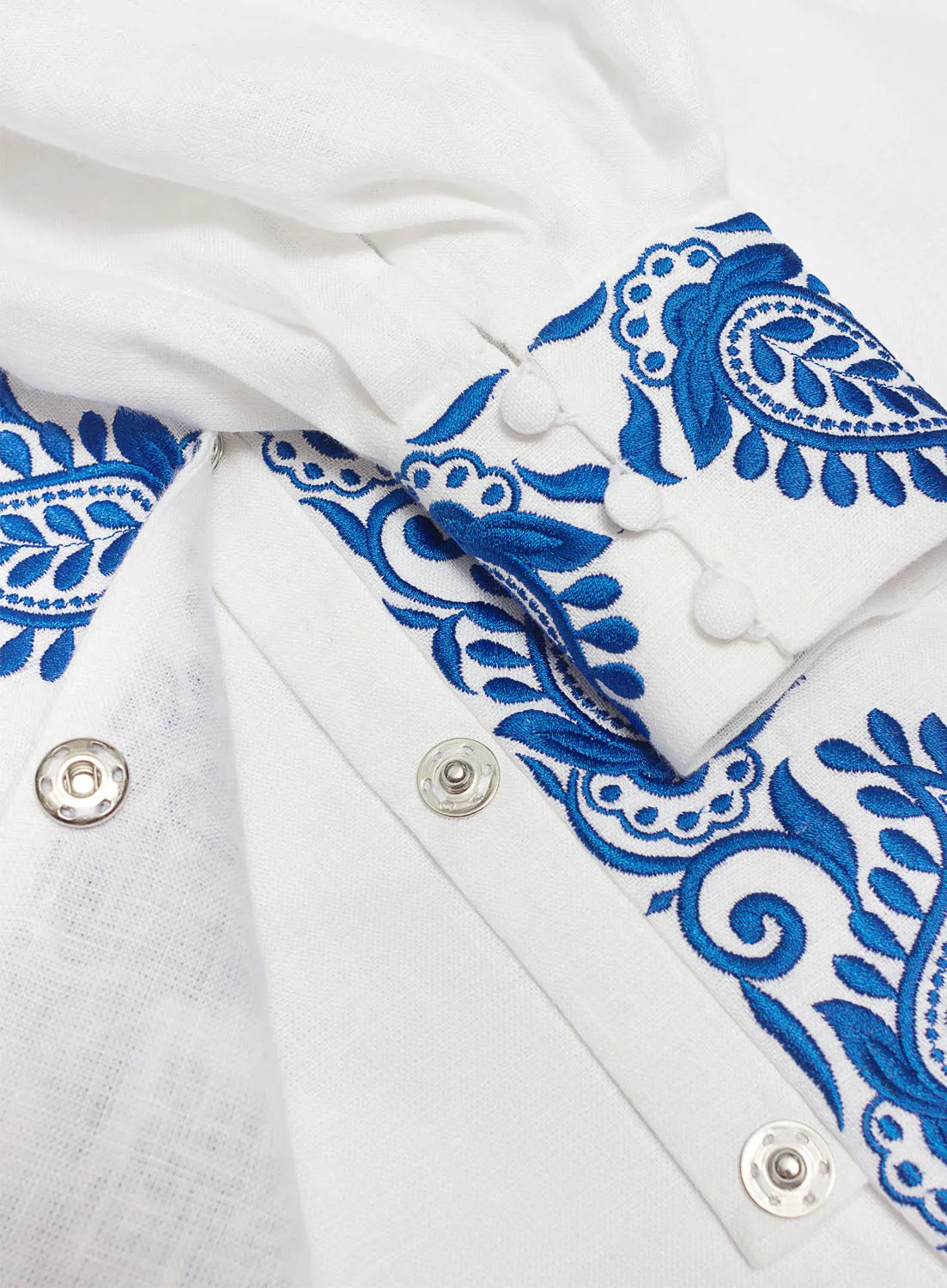 White Kaftan with exquisite horses