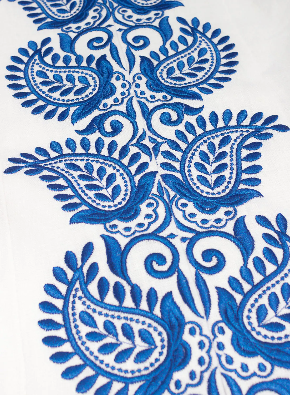 White Kaftan with exquisite horses